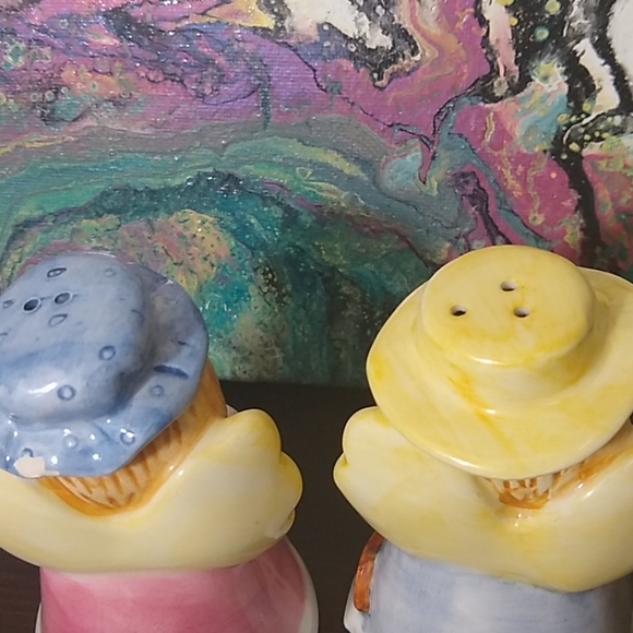 Adorable angelic Salt & Pepper shakers set - Picture 4 of 7